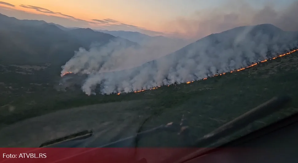 Ватра се проширила: Ево како пожар код Требиња изгледа из ваздуха