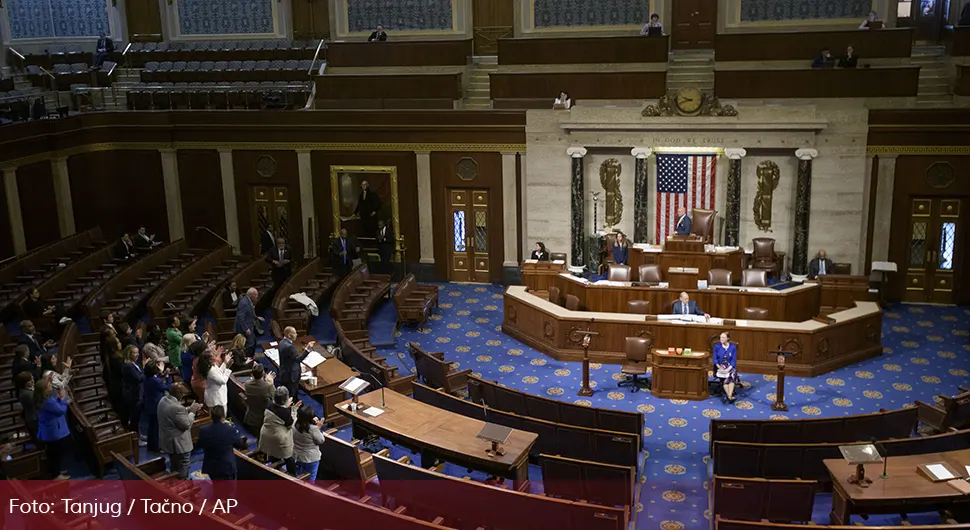 Усвојен Трампов ''велики и прелијепи закон''