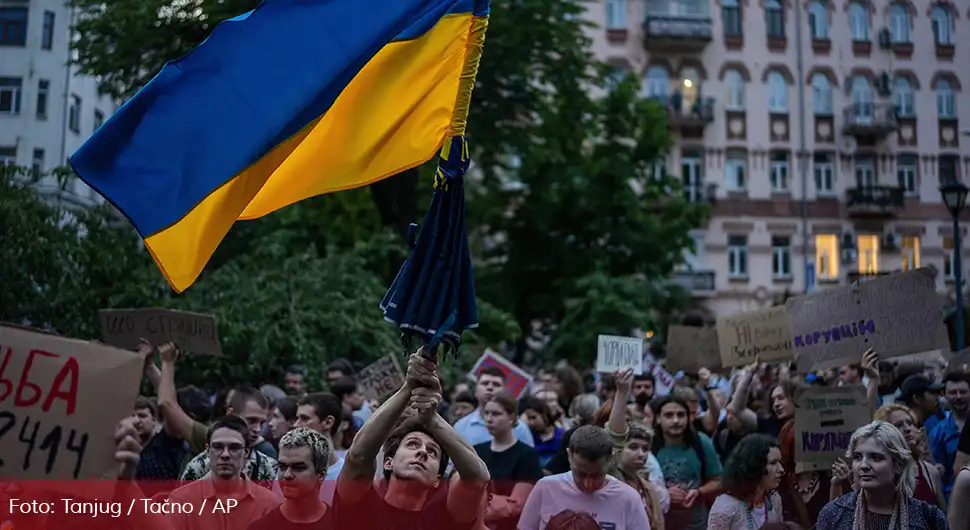 Народ изашао на улице: Зеленски потписао закон који је изазвао бијес грађана