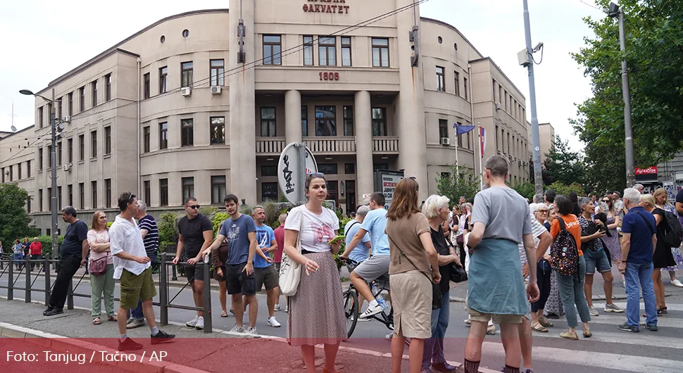 Блокиране улице у више градова у Србији