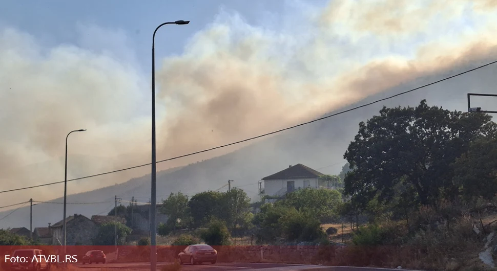 Haos u Trebinju: Vatra ide prema kućama, dim prekrio cijeli grad