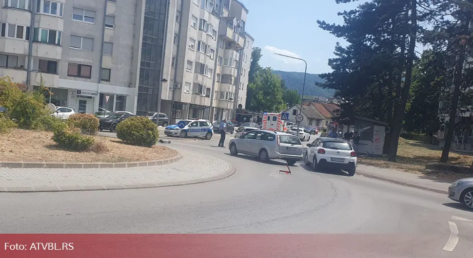 Sudar u Banjaluci: Automobil udario biciklistu i vozača trotineta
