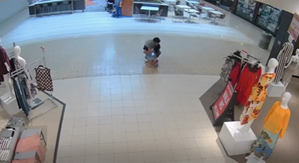 Kamere u tržnom centru snimile kako manijak otima dijete (3)