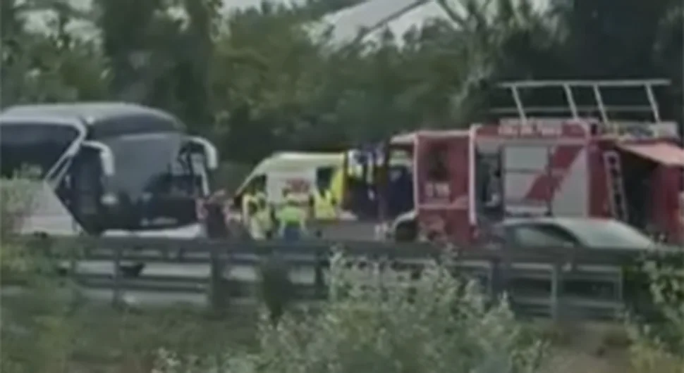 Objavljen stravičan snimak saobraćajke u kojoj je stradala ekipa Hitne: Karambol na putu