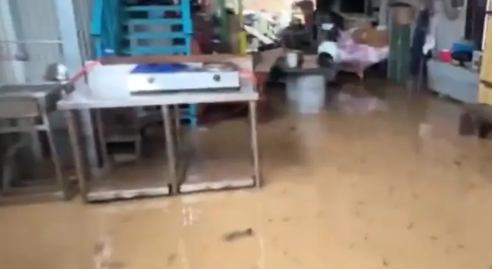 Obilne kiše pokrenule poplave i klizišta, ima stradalih