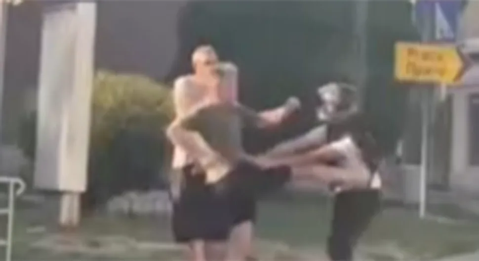 Drama u Goraždu: Muškarac (50) pretukao dječaka (16) zbog skutera