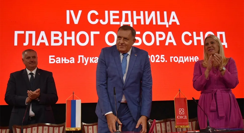 Dodik gromoglasnim aplauzom dočekan na Glavnom odboru SNSD-a