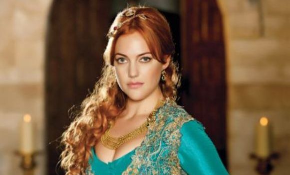 Meryem-Uzerli-HUrem.jpg