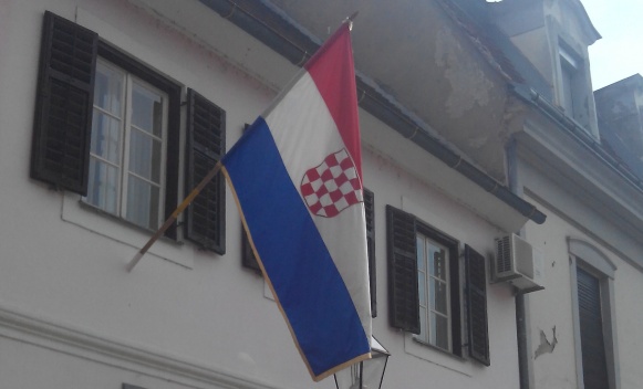 karlovac-zastava-ndh.jpg
